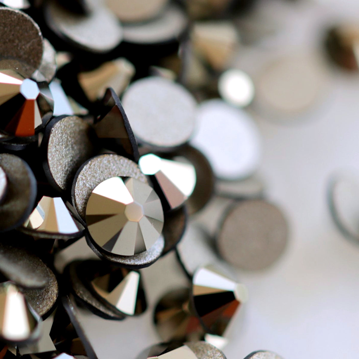 Swarovski Flatback Crystal Rhinestone Metallic Light Gold