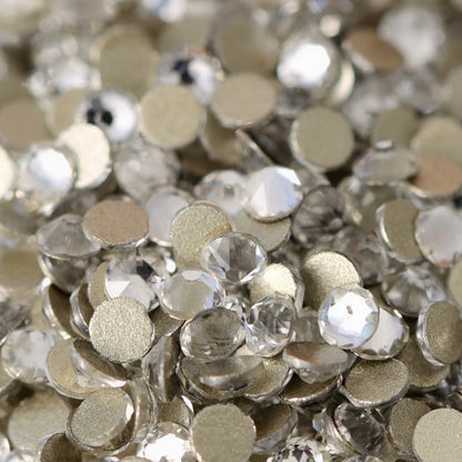 Clear flatback rhinestones with a 16-facet (8+8) cut and metallic foil backs forming a sparkling pile.