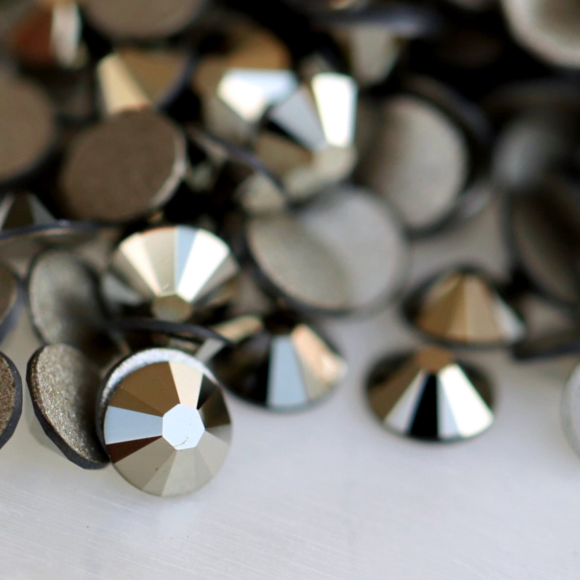 Swarovski Flatback Crystal Rhinestone Metallic Light Gold